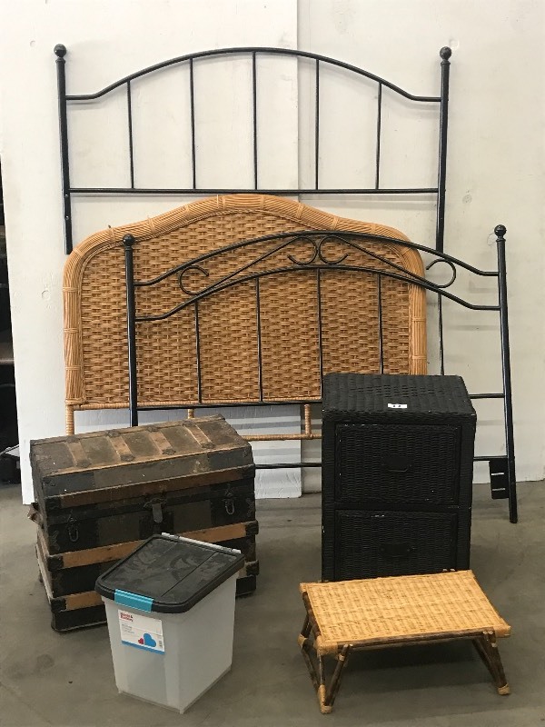 lot 11 image: Lot Of Queen Bed Head & Foot Board...