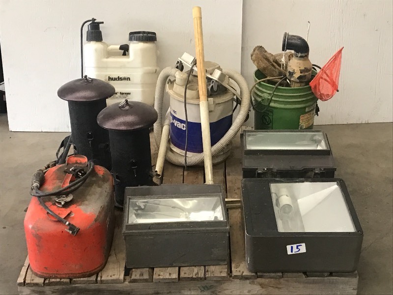 lot 15 image: Lot Of Assorted Outdoor Commercial...