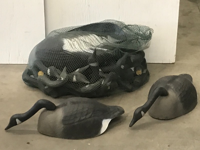 lot 51 image: Lot Of (21) Goose Decoys With Heads...