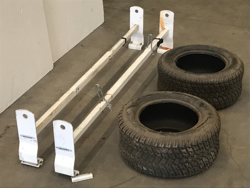 lot 61 image: Lot Of Adjustable-Fit Rooftop Stee...