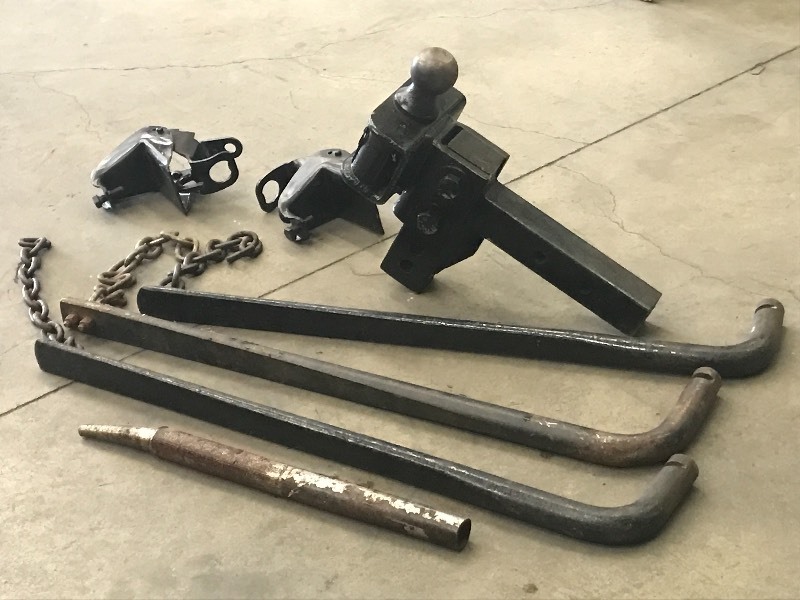 lot 63 image: Adjustable Equilizer Tow Hitch With...