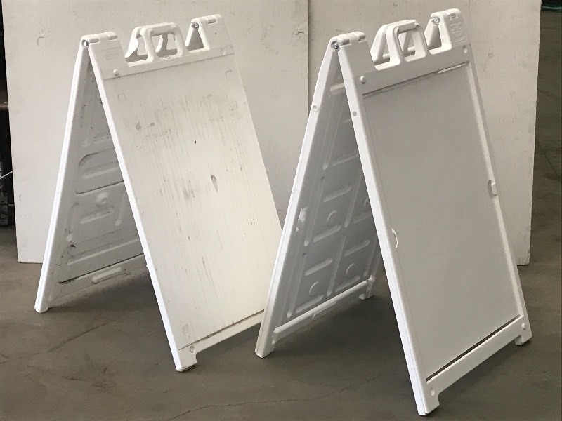 lot 70 image: (2) Signicade Deluxe 2x4 Double-S...