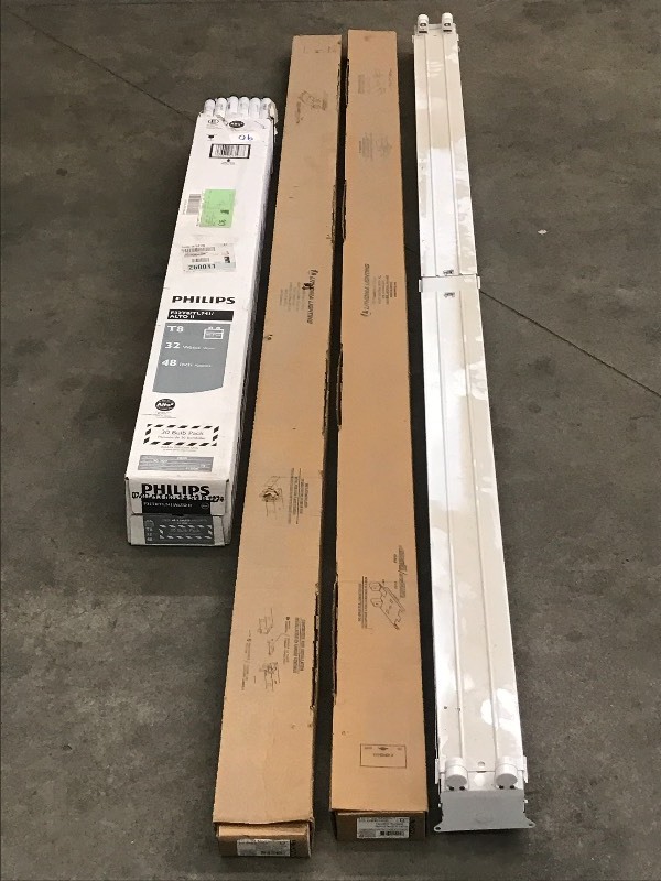 lot 90 image: Lot Of (29) 4ft Flourescent Light B...