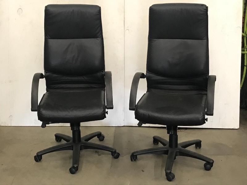 lot 97 image: Set Of (2) Matching Metro Adjustabl...