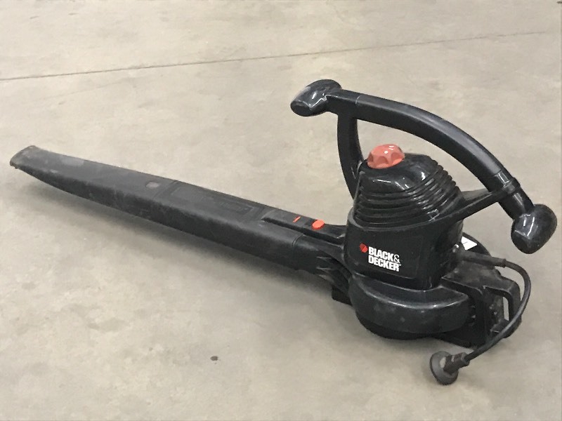 lot 110 image: Black & Decker Variable Speed Elect...