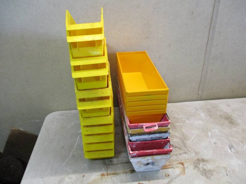 Mud trays and totes