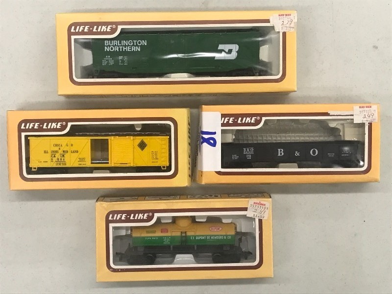 (4) HO Scale Life-Like Train Cars...