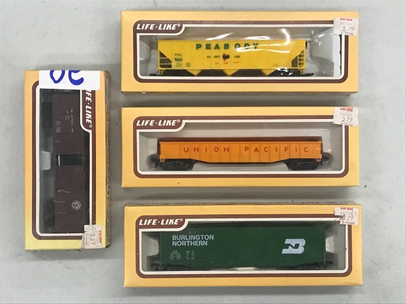 (4) HO Scale Life-Like Train Cars...