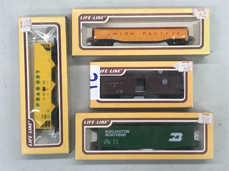 (4) HO Scale Life-Like Train Cars...