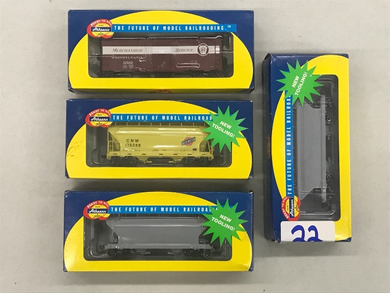 (4) HO Scale Atheann Train Cars--...