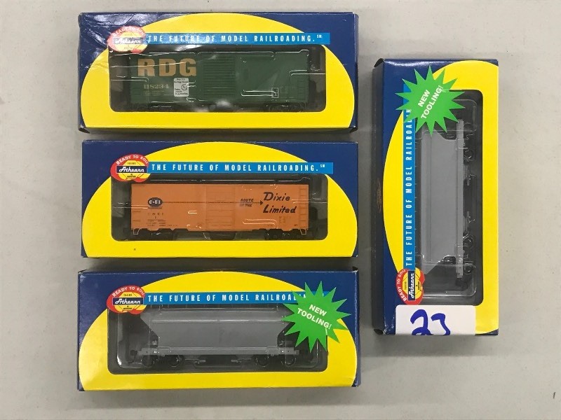 (4) HO Scale Atheann Train Cars--...