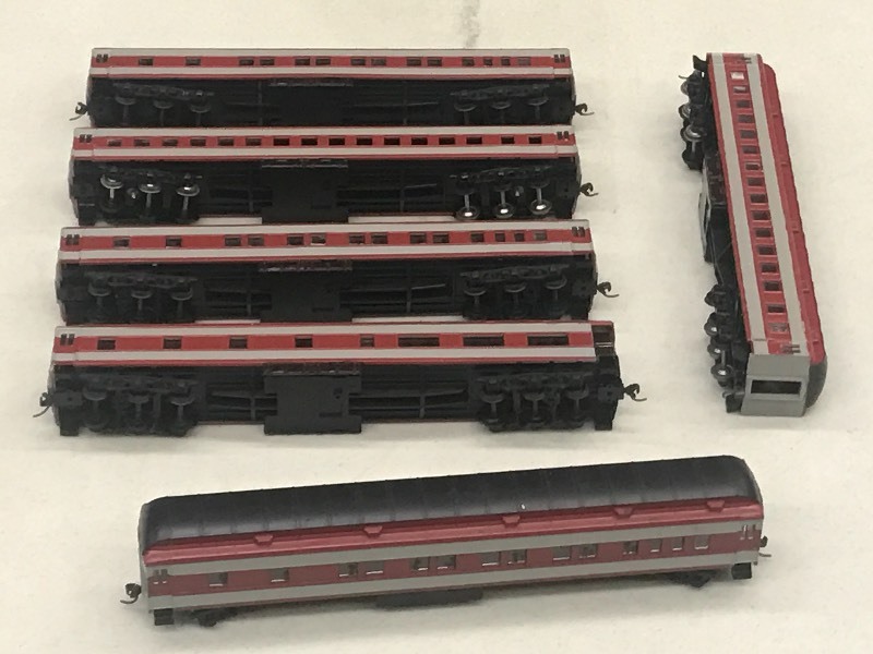 (6) HO Scale Train Cars---See All...