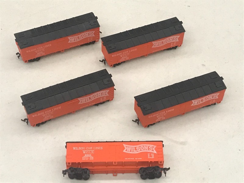 (5) HO Scale Train Cars---See All...