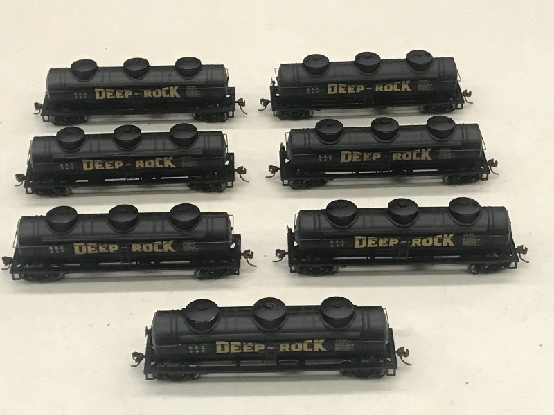(7) HO Scale Train Cars---See All...
