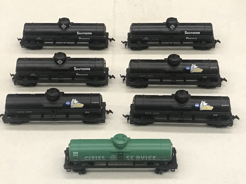 (7) HO Scale Train Cars---See All...