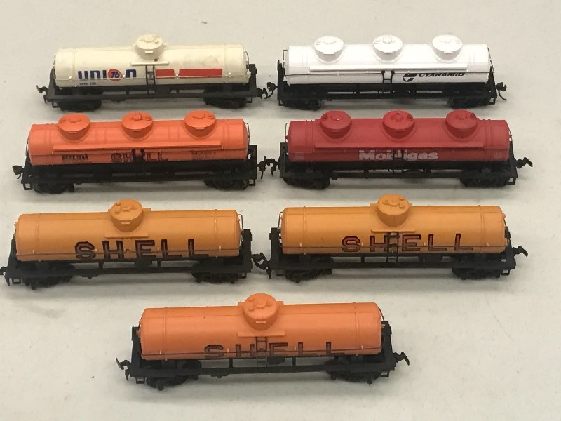 (7) HO Scale Train Cars---See All...