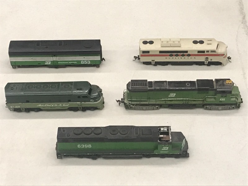 (4) HO Scale Locomotives & (1) H...