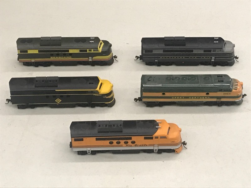 (5) HO Scale Locomotives---See Al...
