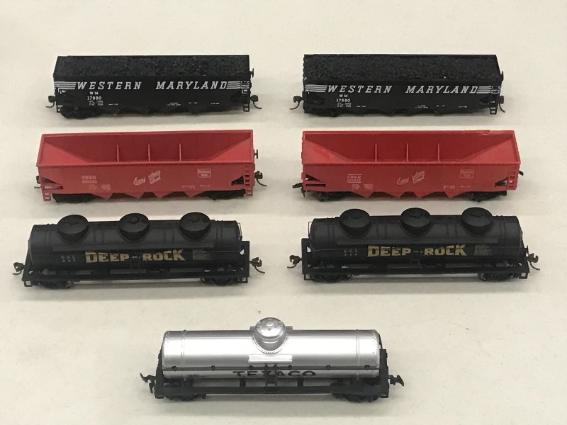(7) HO Scale Train Cars---See All...