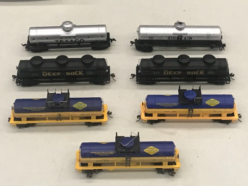 (7) HO Scale Train Cars---See All...