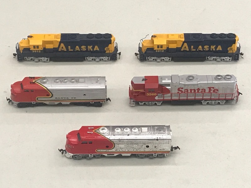 (5) HO Scale Locomotives---See Al...