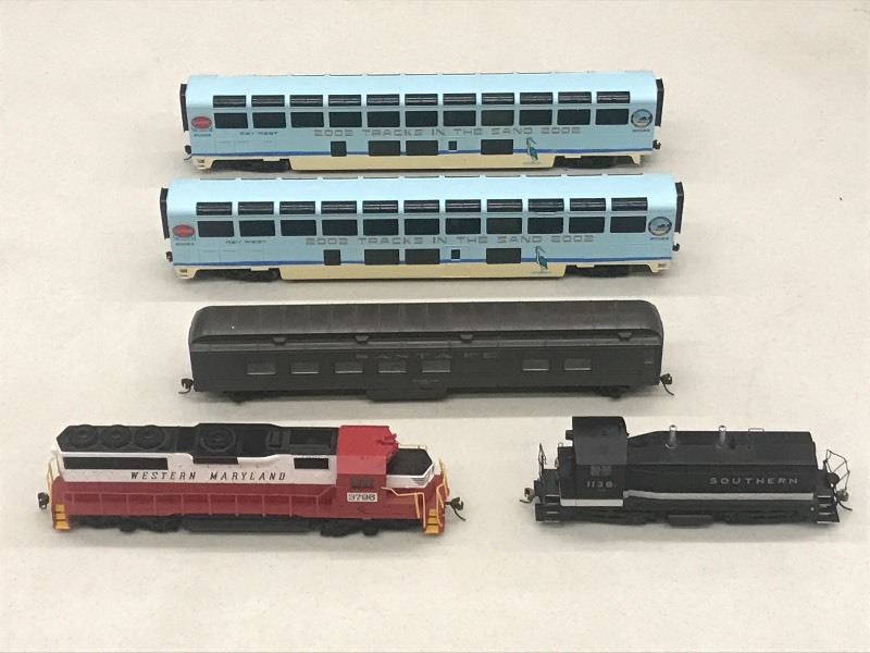 (1) Ho Scale Diesel Switcher, (1)...