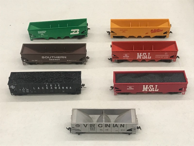 (7) HO Scale Train Cars---See All...