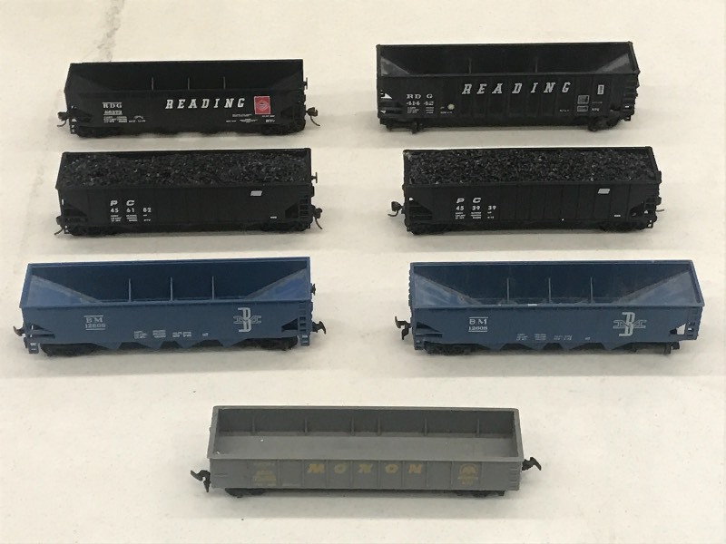 (7) HO Scale Train Cars---See All...
