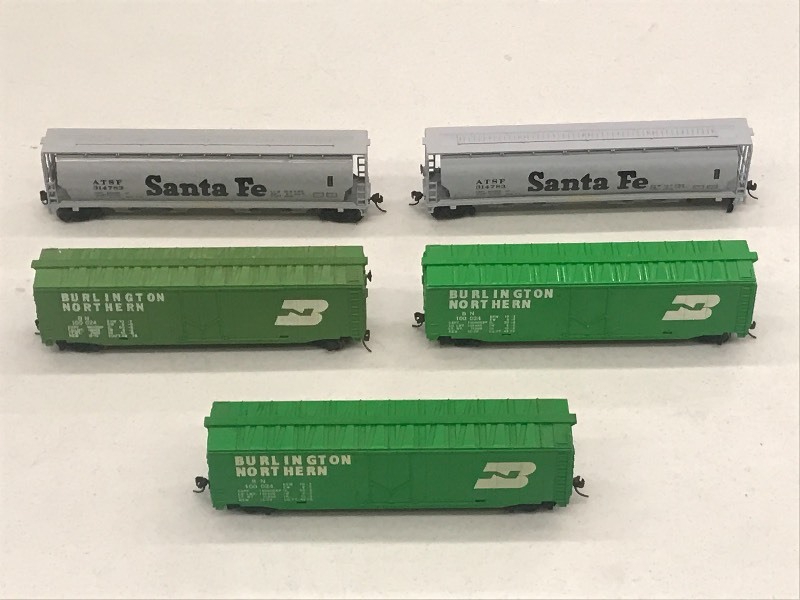 (5) HO Scale Train Cars---See All...