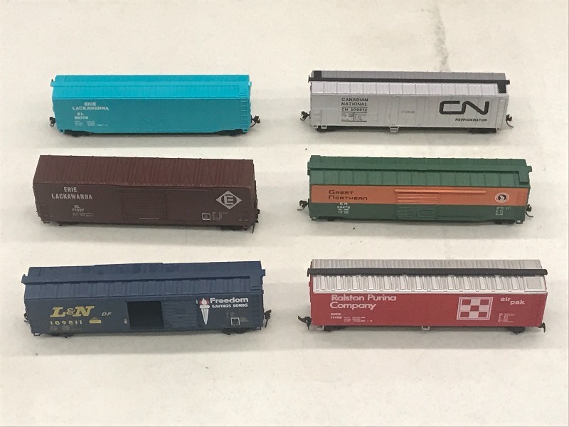 (6) HO Scale Train Cars---See All...