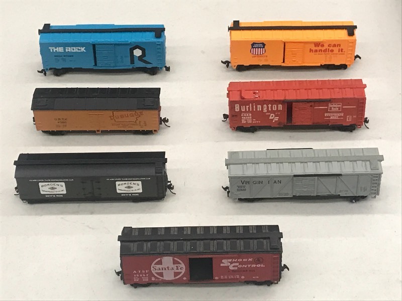 (7) HO Scale Train Cars---See All...