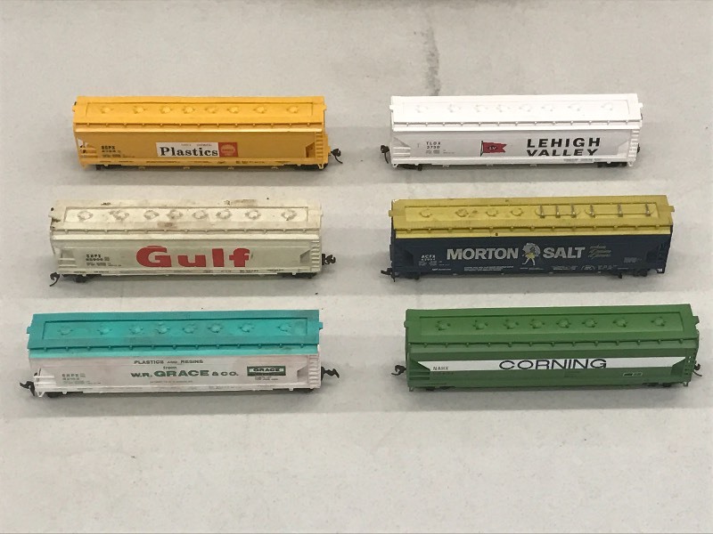 (6) HO Scale Train Cars---See All...