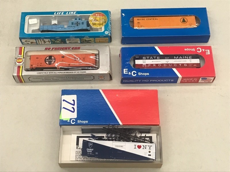 (3) HO Scale Model Train Kits & (...