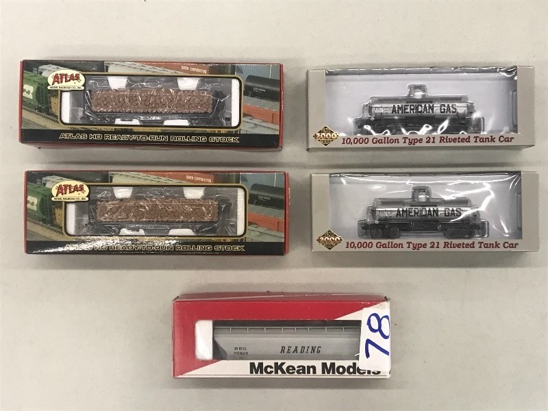 (4) HO Scale Train Cars & (1) HO...