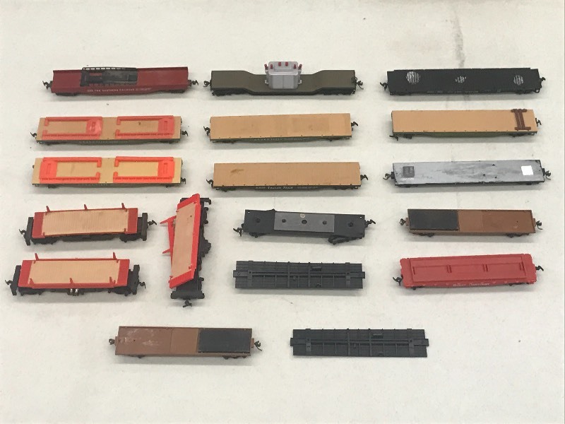 (17) Assorted HO Scale Train Cars...
