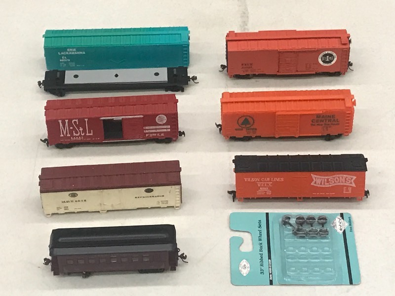 (8) HO Scale Train Cars--See All ...