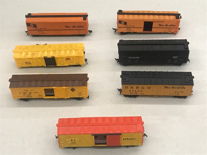 (7) HO Scale Train Cars---See All...