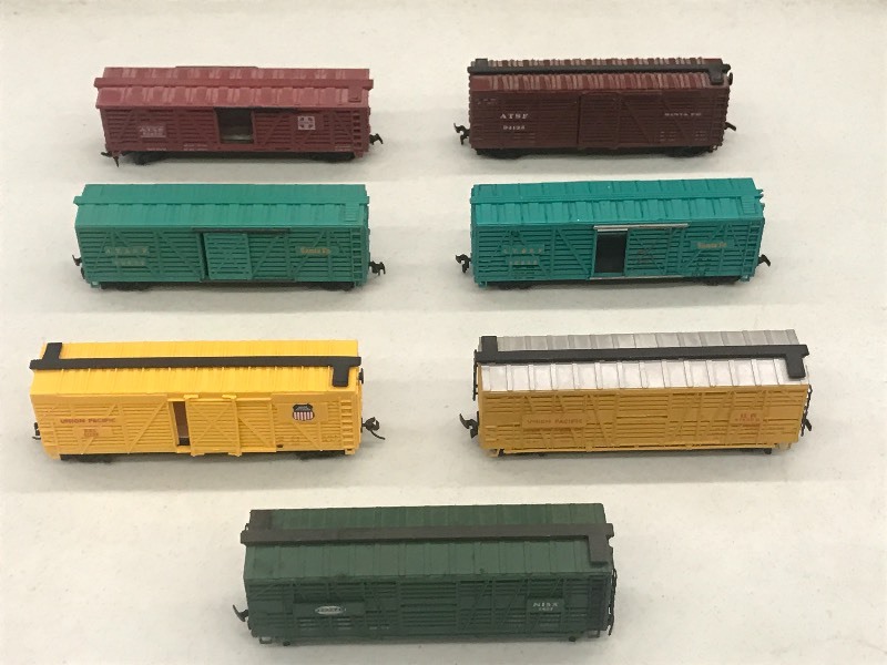 (7) HO Scale Train Cars---See All...