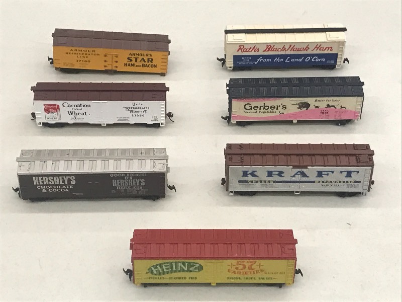 (7) HO Scale Train Cars---See All...