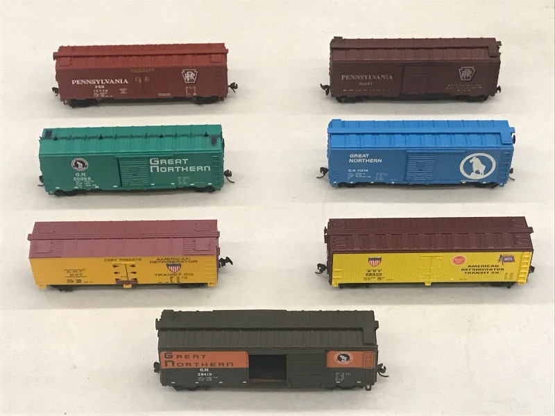 (7) HO Scale Train Cars---See All...