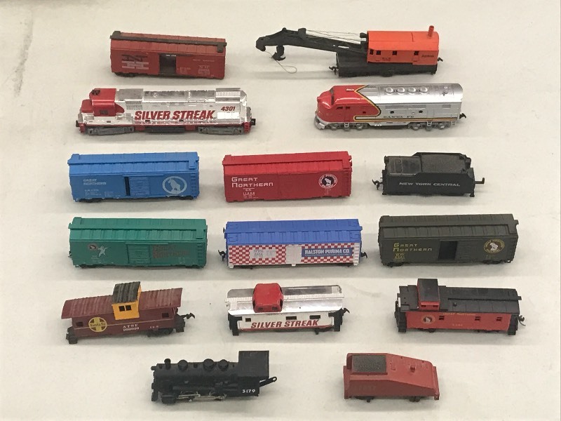 (15) Assorted HO Scale Train Cars...