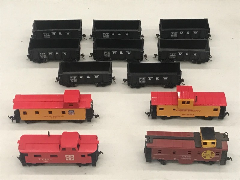 (12) HO Scale Train Cars---See Al...