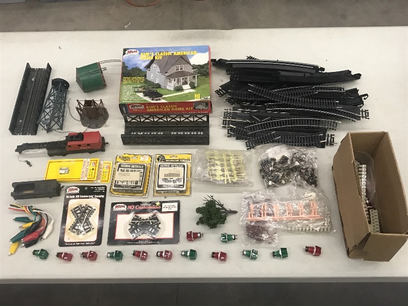 Box Of Assorted HO Scale America...