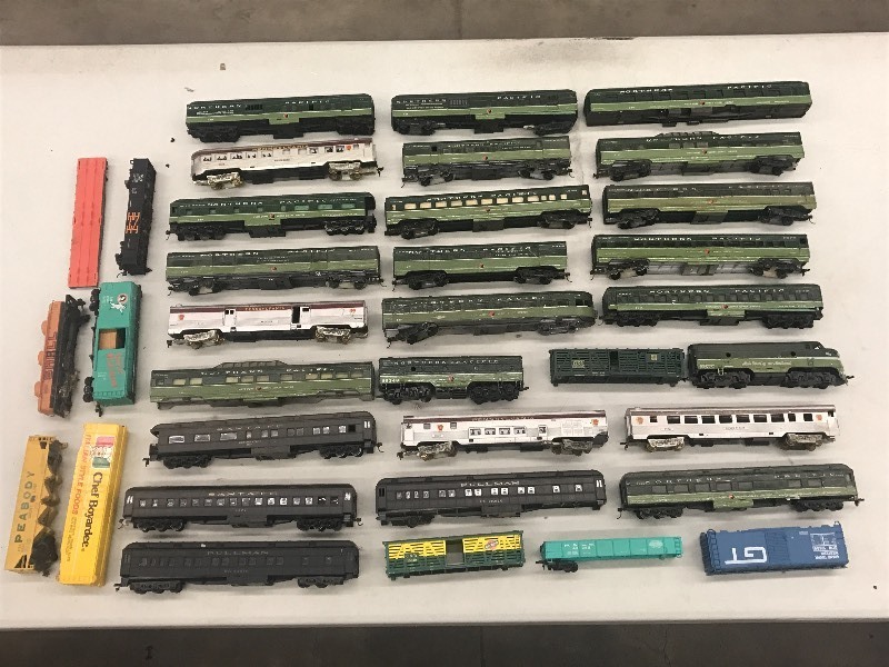 Tote Of Assorted HO Scale Train ...
