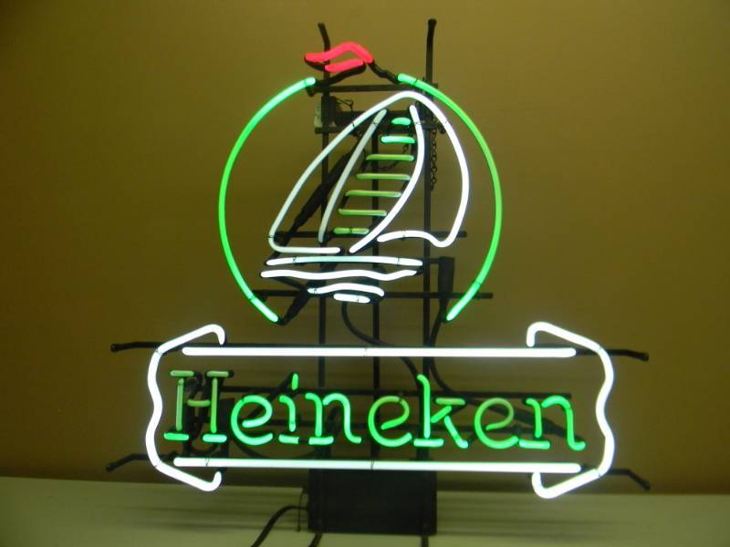 lot 19 image: HEINEKEN BEER NEON - NICE NEON - WORKS - APPROX 29 BY 30 - SEE PICTURES