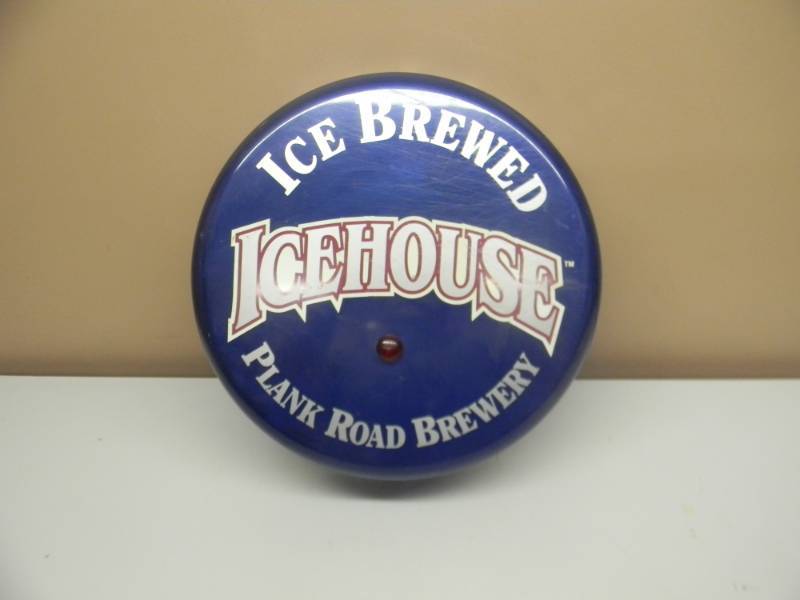 lot 29 image: ICE HOUSE BLINKING BOTTLE CAP SIGN - APPROX 17.5 IN DIAMETER - SEE PICTURES