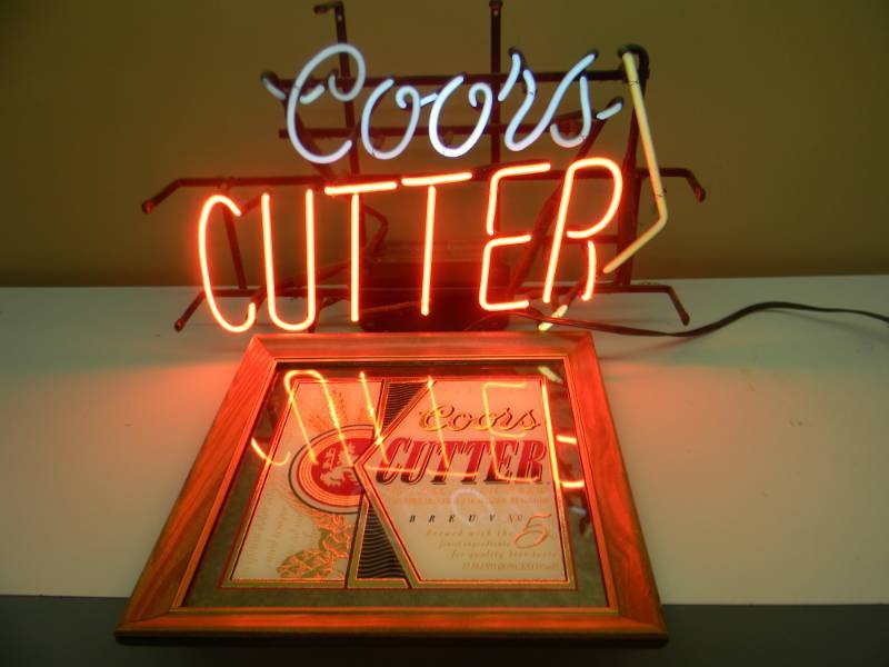 lot 18 image: VINTAGE COORS CUTTER BEER NEON LIGHT & MIRROR - WORKS - NEON APPROX 22 BY 15 MIRROR APPROX 15 BY 15 - SEE PICTURES