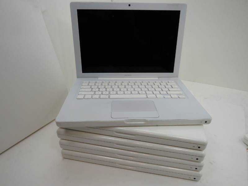 Lot of 5 MacBook 2008 LapTop computers 2.40GHz processor