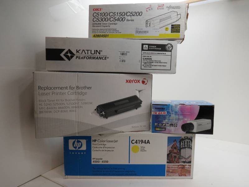 Lot of 4 ink toners and a security camera