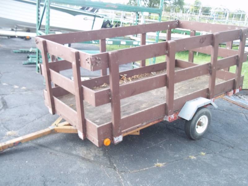 lot 4 image: 4 x 8 Utility Trailer